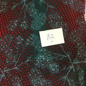 One pair of LuLaRoe leggings, size tall and curvy